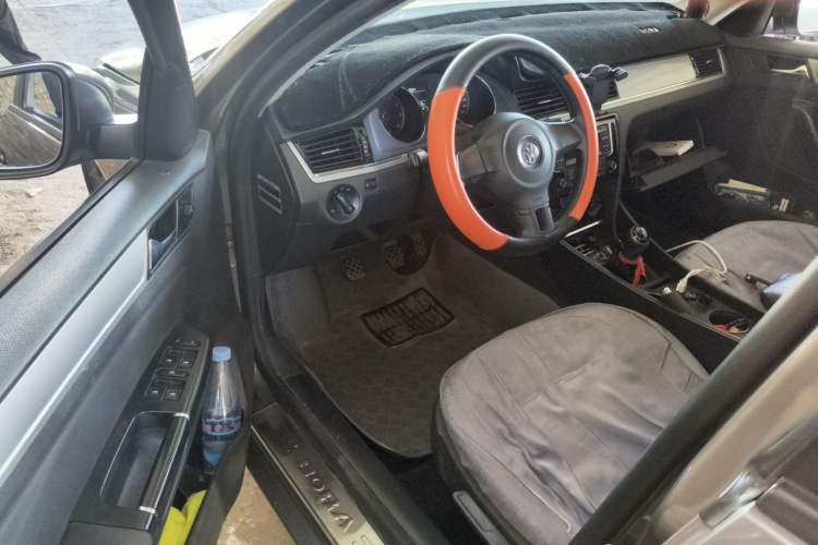 Used Volkswagen Bora 2013 1.6L Manual Fashion Edition Driver Seat