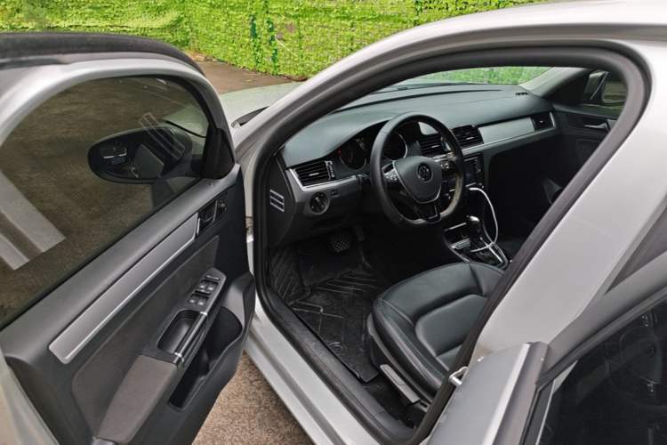 Used Volkswagen Bora 2013 1.6L Automatic Fashion Model Driver Seat