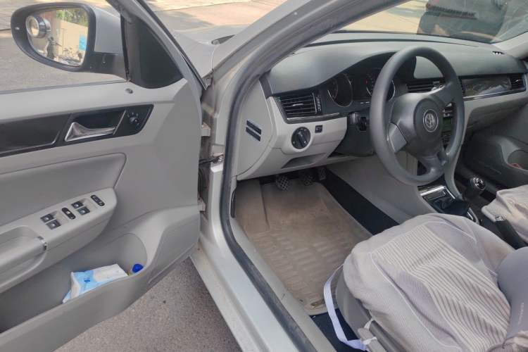 Used Volkswagen Bora 2013 1.6L Manual Fashion Edition Driver Seat