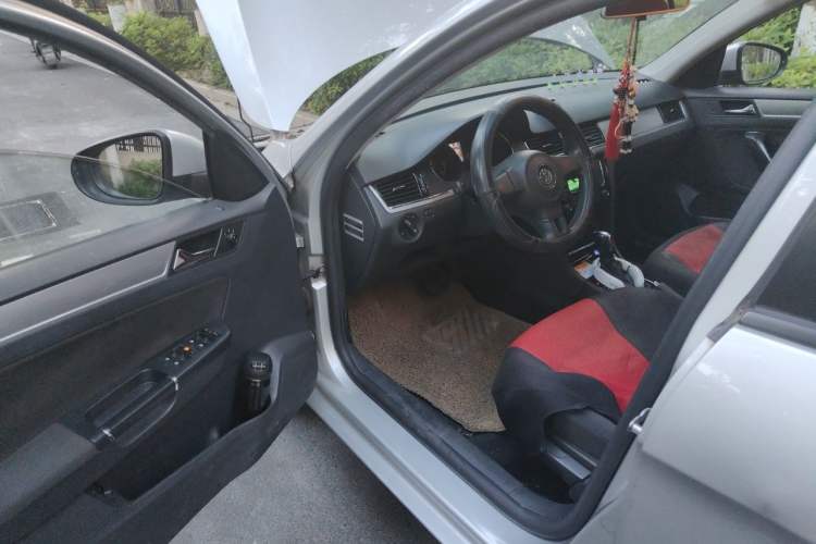 Used Volkswagen Bora 2013 1.6L Automatic Fashion Model Driver Seat