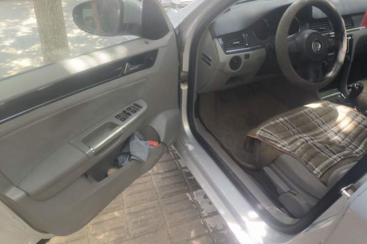 Used Volkswagen Bora 2013 1.6L Manual Fashion Edition Driver Seat