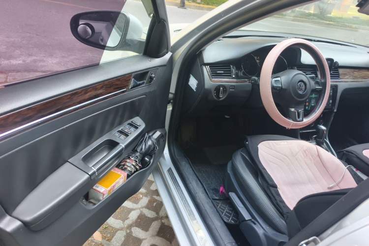 Used Volkswagen Bora 2013 1.6L Automatic Luxury Model Driver Seat