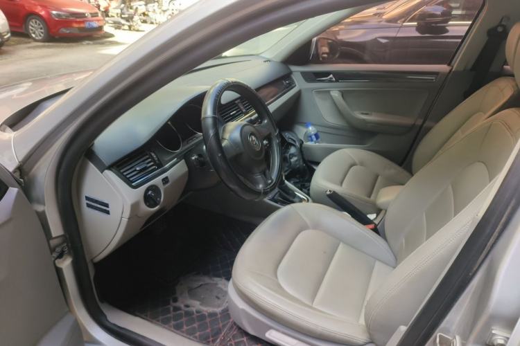 Used Volkswagen Bora 2013 1.6L Automatic Fashion Model Driver Seat