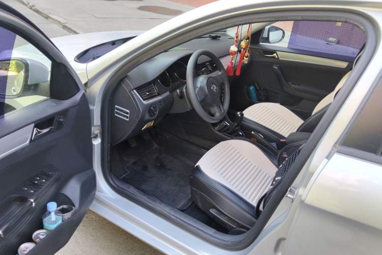 Used Volkswagen Bora 2013 1.6L Manual Fashion Edition Driver Seat