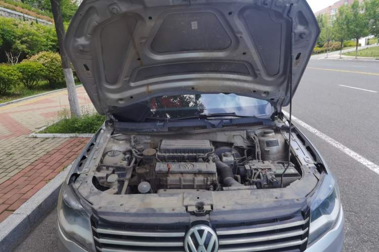 Used Volkswagen Bora 2013 1.6L Manual Fashion Edition Engine Bay