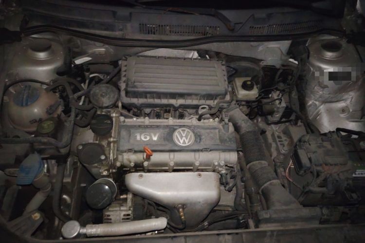 Used Volkswagen Bora 2013 1.6L Automatic Fashion Model Engine Bay