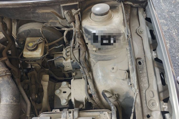 Used Volkswagen Bora 2013 1.6L Manual Comfort Model Engine Bay Left