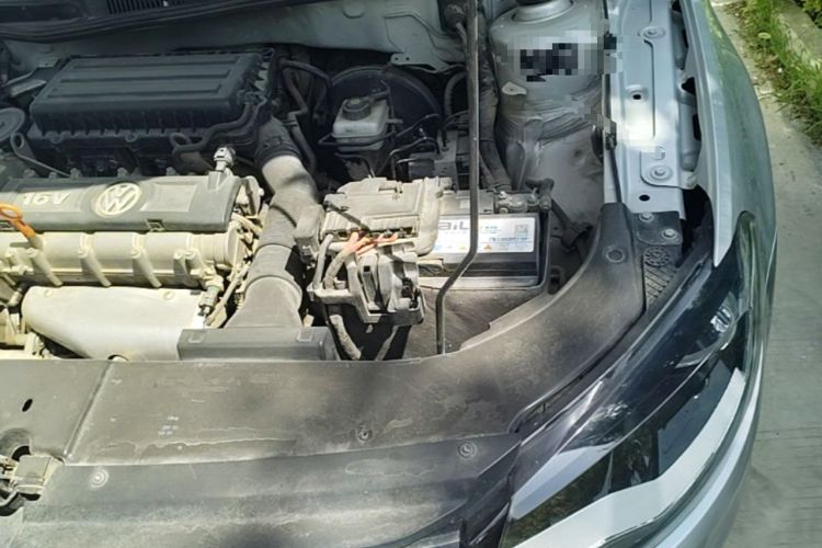 Used Volkswagen Bora 2013 1.6L Automatic Fashion Model Engine Bay Left