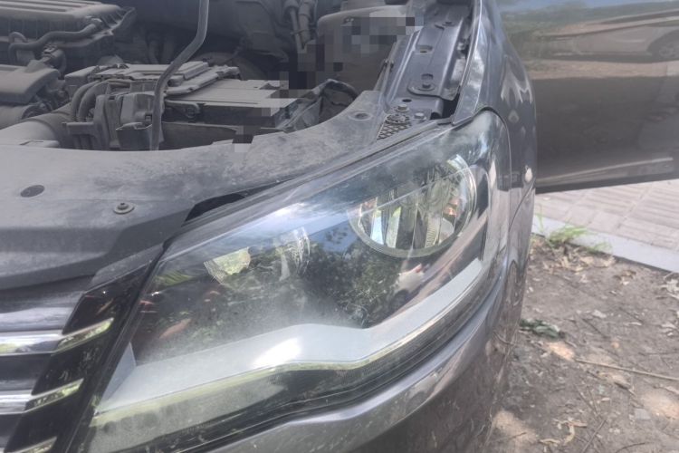 Used Volkswagen Bora 2013 1.6L Manual Fashion Edition Engine Bay Left