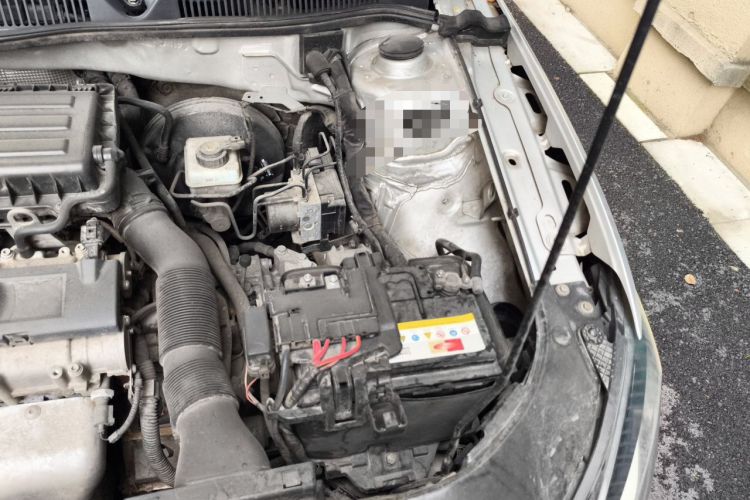 Used Volkswagen Bora 2013 1.6L Automatic Fashion Model Engine Bay Left
