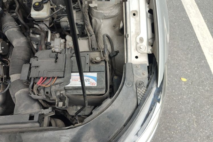 Used Volkswagen Bora 2013 1.6L Automatic Fashion Model Engine Bay Left
