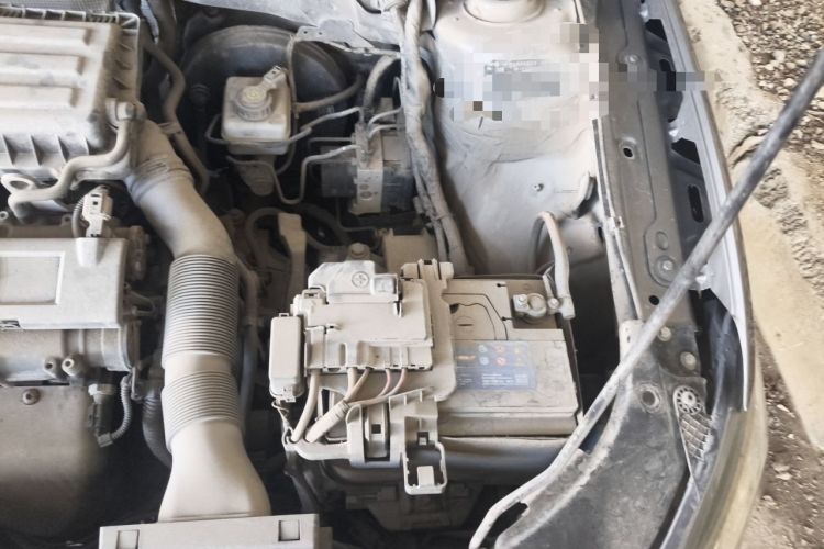 Used Volkswagen Bora 2013 1.6L Manual Fashion Edition Engine Bay Left