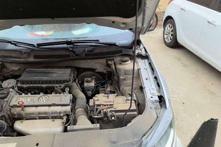 Used Volkswagen Bora 2013 1.6L Manual Fashion Edition Engine Bay Left