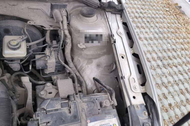 Used Volkswagen Bora 2013 1.6L Manual Comfort Model Engine Bay Left