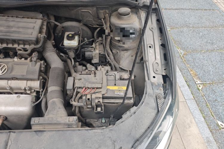 Used Volkswagen Bora 2013 1.6L Automatic Fashion Model Engine Bay Left