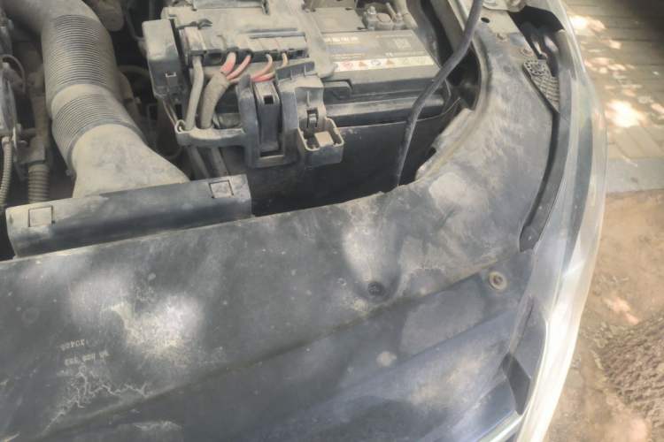 Used Volkswagen Bora 2013 1.6L Manual Fashion Edition Engine Bay Left