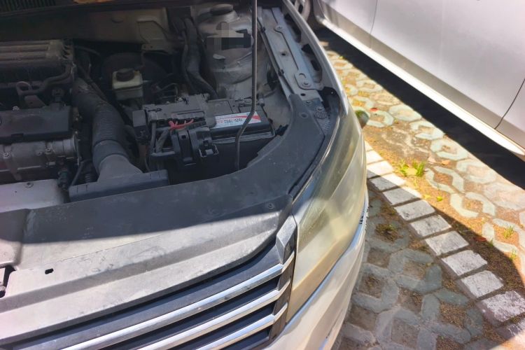 Used Volkswagen Bora 2013 1.6L Automatic Luxury Model Engine Bay Left
