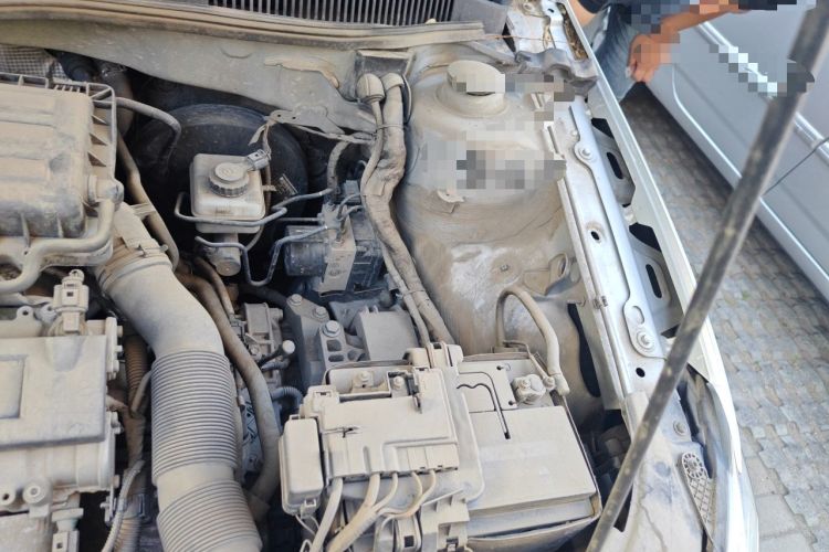 Used Volkswagen Bora 2013 1.6L Automatic Fashion Model Engine Bay Left