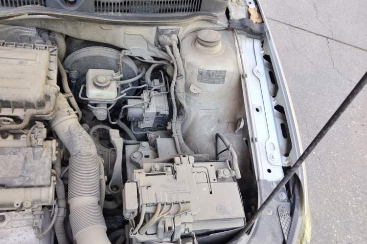 Used Volkswagen Bora 2013 1.6L Manual Fashion Edition Engine Bay Left