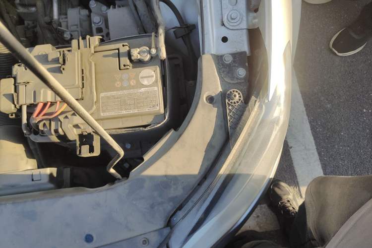Used Volkswagen Bora 2013 1.6L Automatic Fashion Model Engine Bay Left