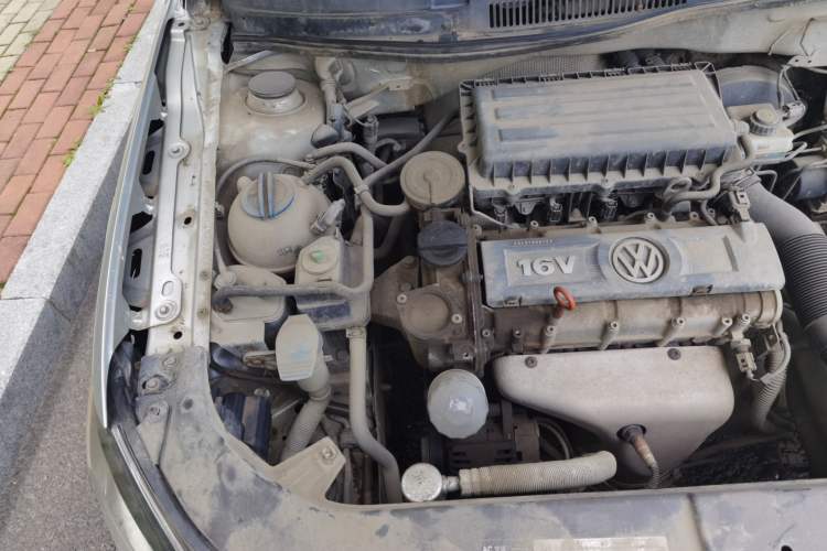 Used Volkswagen Bora 2013 1.6L Manual Fashion Edition Engine Bay Right