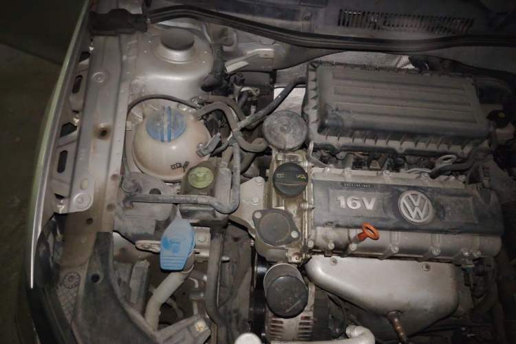 Used Volkswagen Bora 2013 1.6L Automatic Fashion Model Engine Bay Right