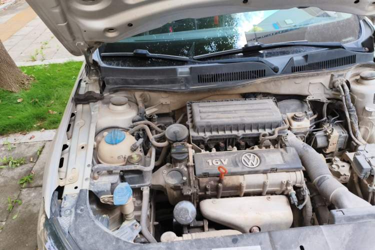 Used Volkswagen Bora 2013 1.6L Manual Comfort Model Engine Bay Right