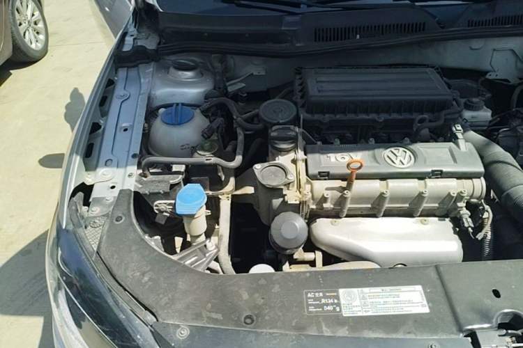 Used Volkswagen Bora 2013 1.6L Automatic Fashion Model Engine Bay Right