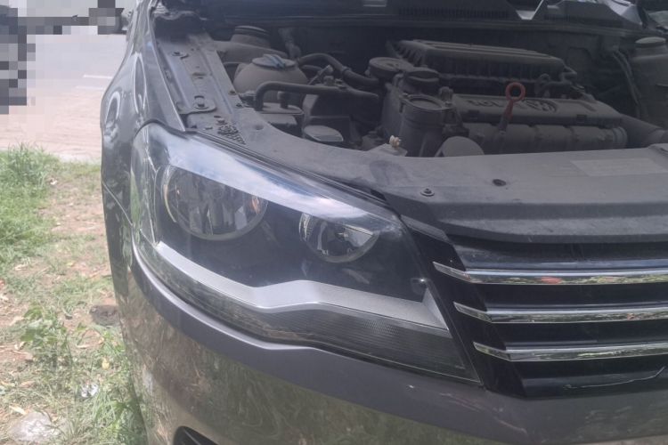 Used Volkswagen Bora 2013 1.6L Manual Fashion Edition Engine Bay Right