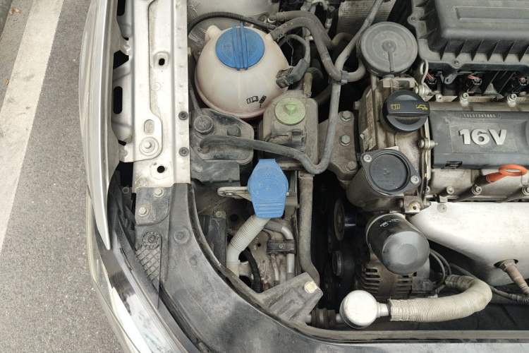 Used Volkswagen Bora 2013 1.6L Automatic Fashion Model Engine Bay Right
