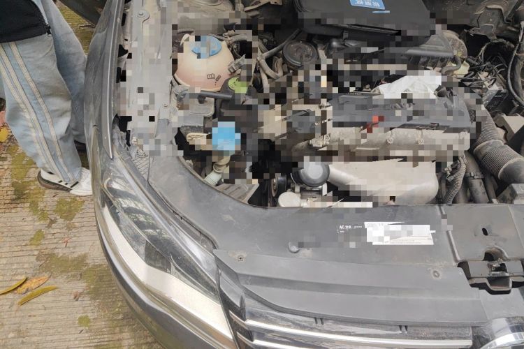 Used Volkswagen Bora 2013 1.6L Manual Comfort Model Engine Bay Right
