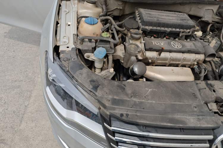 Used Volkswagen Bora 2013 1.6L Automatic Fashion Model Engine Bay Right