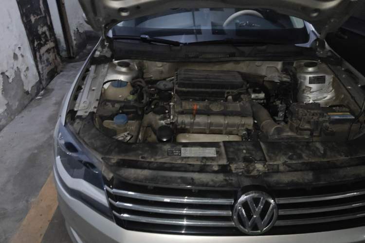 Used Volkswagen Bora 2013 1.6L Automatic Fashion Model Engine Bay Right
