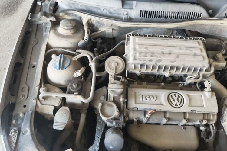 Used Volkswagen Bora 2013 1.6L Manual Fashion Edition Engine Bay Right
