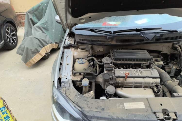 Used Volkswagen Bora 2013 1.6L Manual Fashion Edition Engine Bay Right