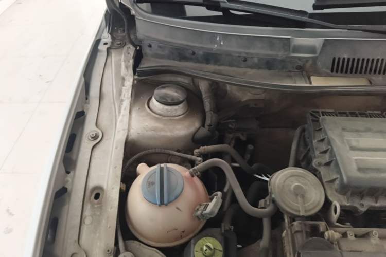 Used Volkswagen Bora 2013 1.6L Manual Comfort Model Engine Bay Right
