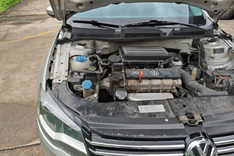 Used Volkswagen Bora 2013 1.6L Automatic Fashion Model Engine Bay Right