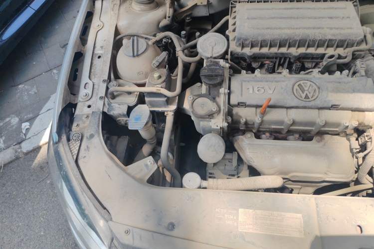 Used Volkswagen Bora 2013 1.6L Manual Fashion Edition Engine Bay Right