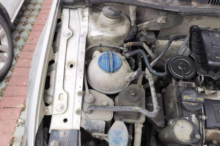 Used Volkswagen Bora 2013 1.6L Manual Comfort Model Engine Bay Right