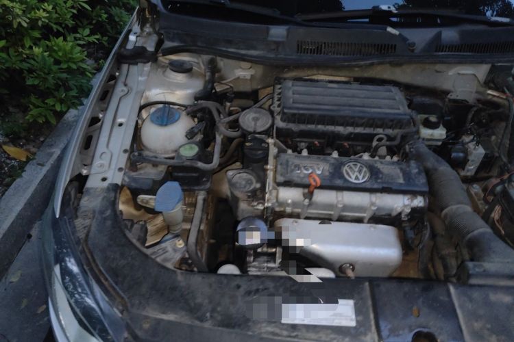 Used Volkswagen Bora 2013 1.6L Automatic Fashion Model Engine Bay Right