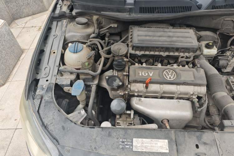 Used Volkswagen Bora 2013 1.6L Automatic Fashion Model Engine Bay Right
