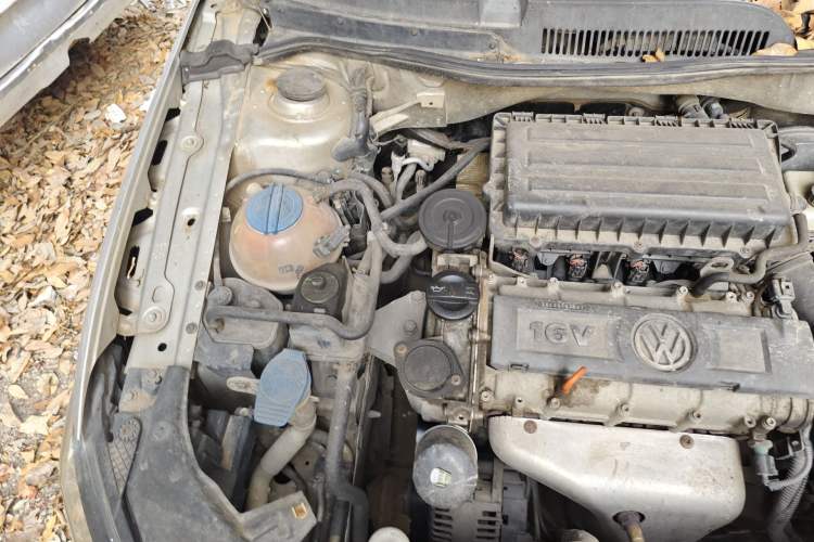 Used Volkswagen Bora 2013 1.6L Automatic Fashion Model Engine Bay Right