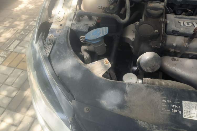 Used Volkswagen Bora 2013 1.6L Manual Fashion Edition Engine Bay Right