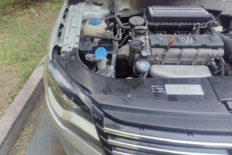 Used Volkswagen Bora 2013 1.6L Automatic Fashion Model Engine Bay Right