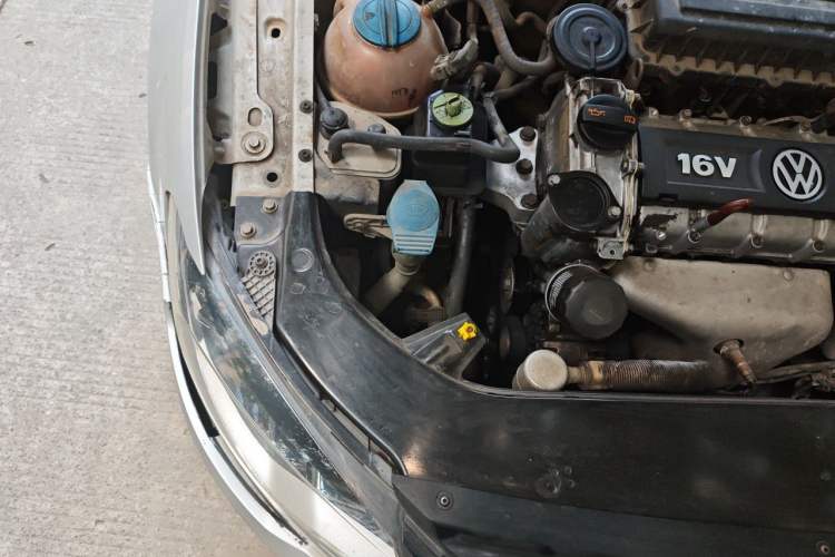 Used Volkswagen Bora 2013 1.6L Manual Fashion Edition Engine Bay Right