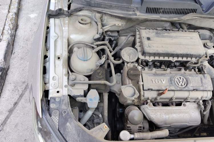 Used Volkswagen Bora 2013 1.6L Manual Fashion Edition Engine Bay Right