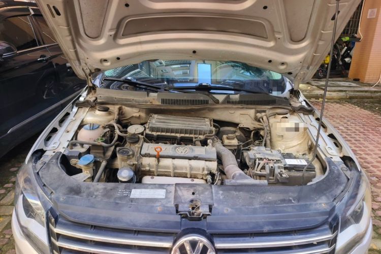 Used Volkswagen Bora 2013 1.6L Automatic Fashion Model Engine Bay