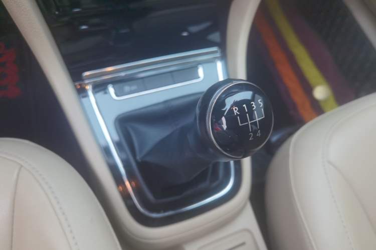 Used Volkswagen Bora 2013 1.6L Manual Comfort Model Gear Lever