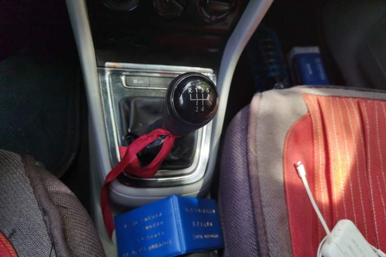 Used Volkswagen Bora 2013 1.6L Manual Fashion Edition Gear Lever