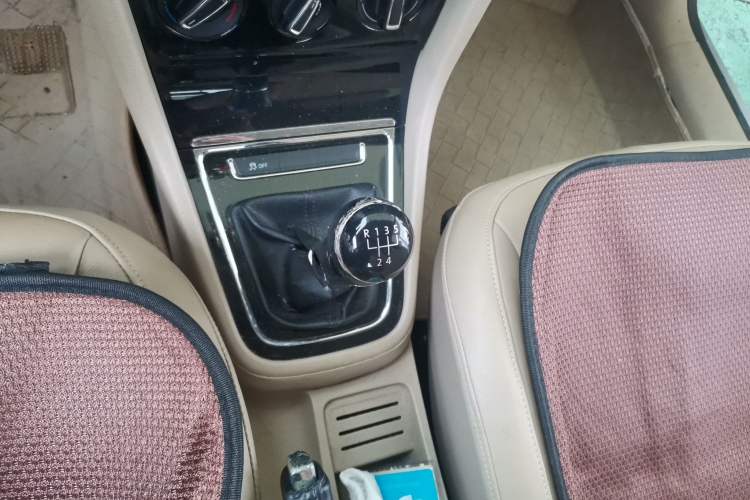 Used Volkswagen Bora 2013 1.6L Manual Comfort Model Gear Lever